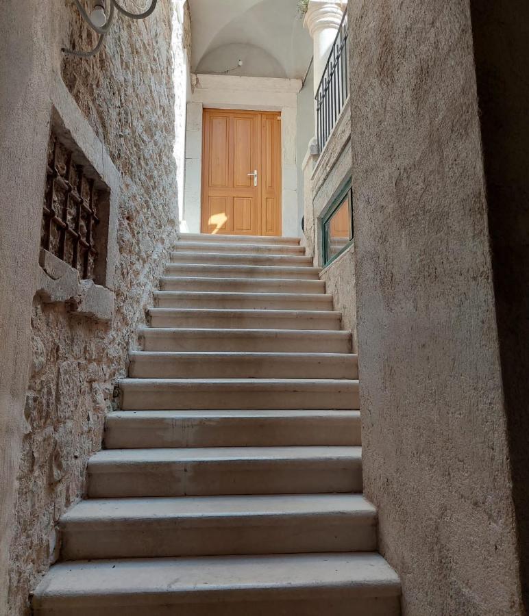 Central Palace Apartment Šibenik Dış mekan fotoğraf